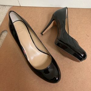 Joan David Circa, pumps